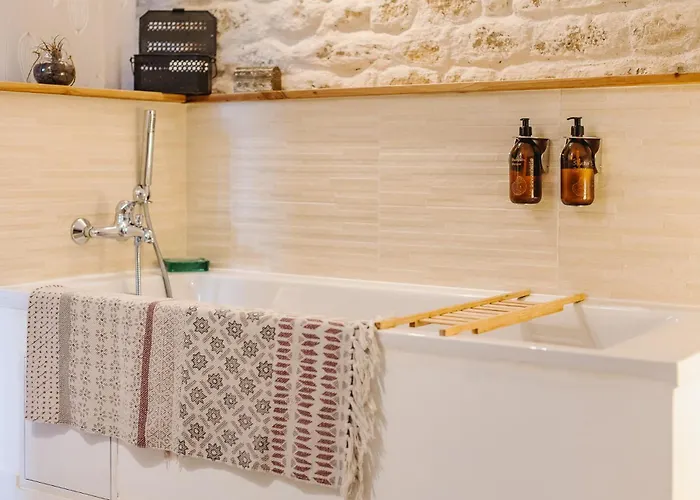 Le Clos De - 2 De Charme 5 Etoiles - Le Caribou & Le Hermione *